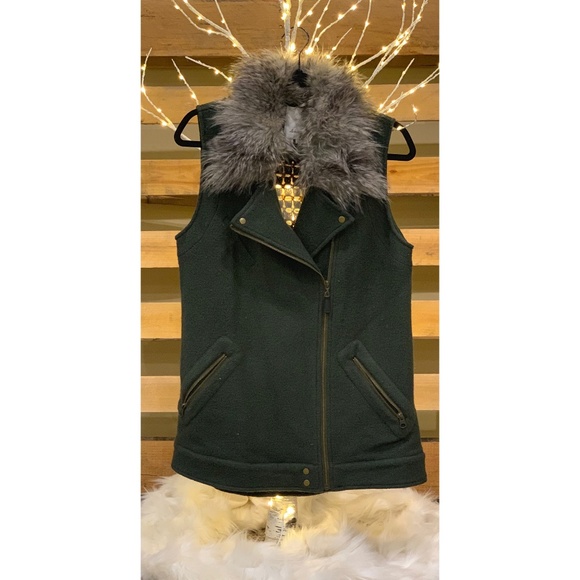 Fur Vest With Crocheted Back - Picture 1 of 2